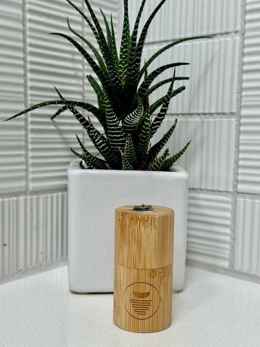 Yin & Fang Bamboo Floss (With Bamboo Container)